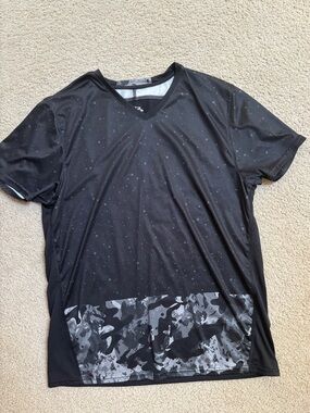 Black V-Neck Performance Tee with Gray Camo Hem
